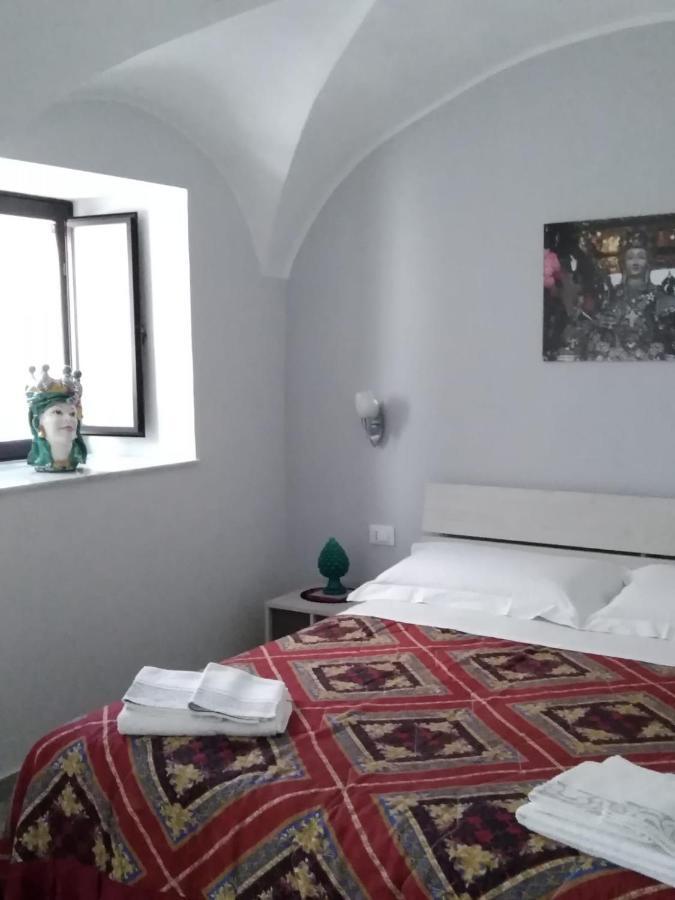 Tourist House La Castellana Apartment Катания Екстериор снимка